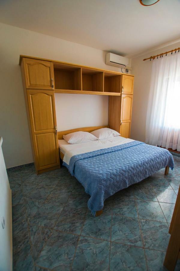 Apartmani Vesna Starigrad Paklenica Eksteriør billede