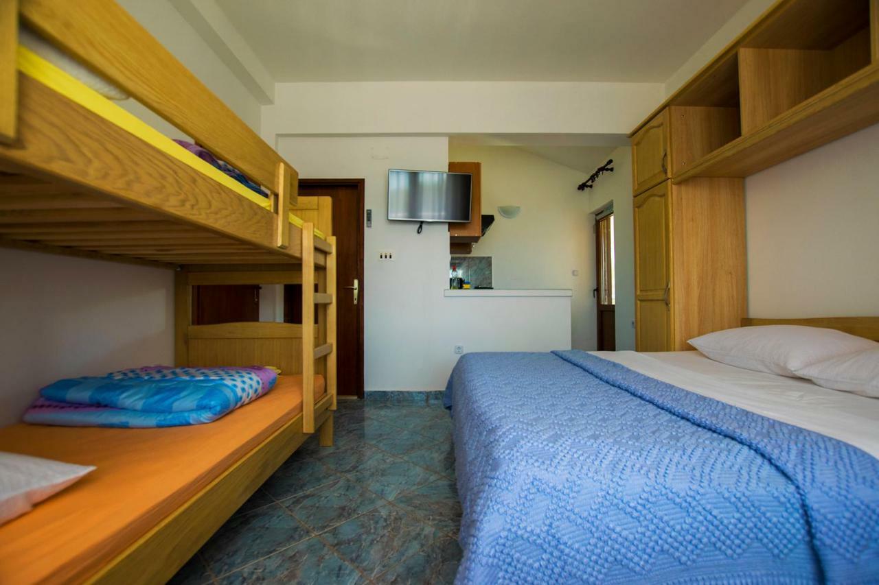 Apartmani Vesna Starigrad Paklenica Eksteriør billede