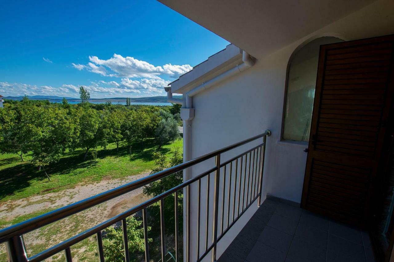 Apartmani Vesna Starigrad Paklenica Eksteriør billede